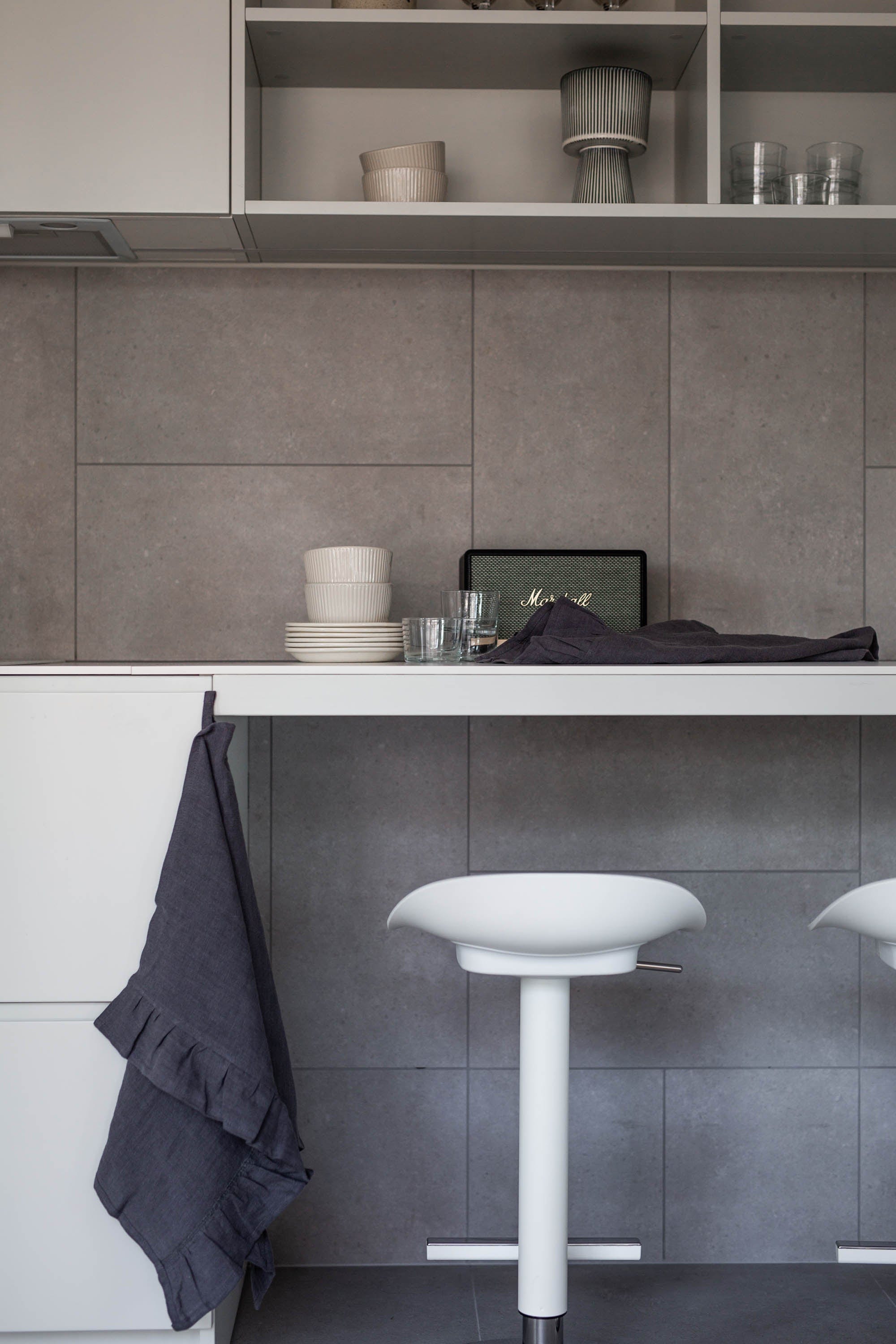 AmourLinen Table linens Ruffled linen tea towel Ruffled Tea Towel | AmourLinen